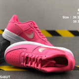 Nike Men's & Women's Luxury Low-Top Trainers — Style 009 hardware detail