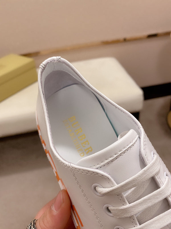 Burberry shoes Style 422 - logo and branding close-up