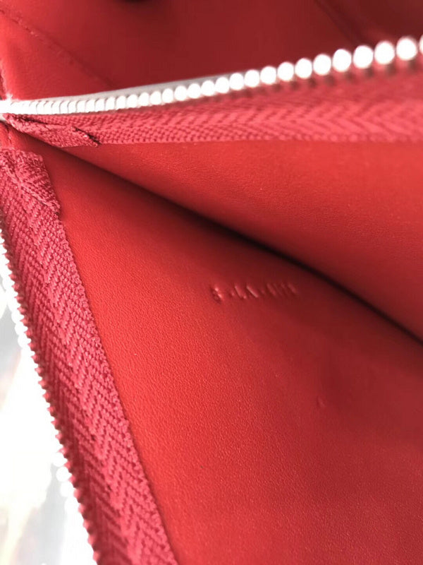 Side profile of signature elevated women's handbag – women's luxury handbag