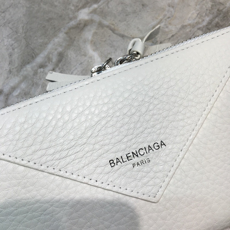 Chic Vegan Leather Handbag - Premium Craftsmanship Detailing | Women's Luxury Handbag #1003 - hardware and detail close-up (image 5) of designer-inspired handbag