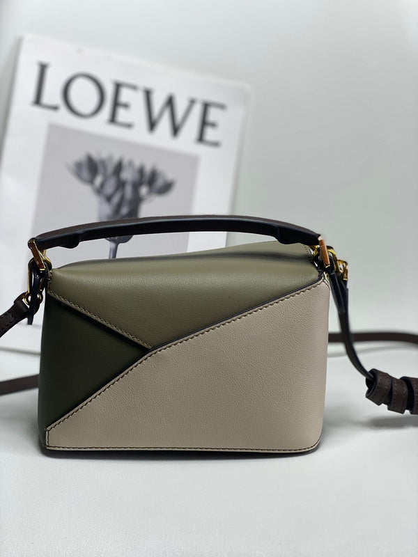 Ziva's Charm handbag – close-up view (18cm*12.5cm*8cm)