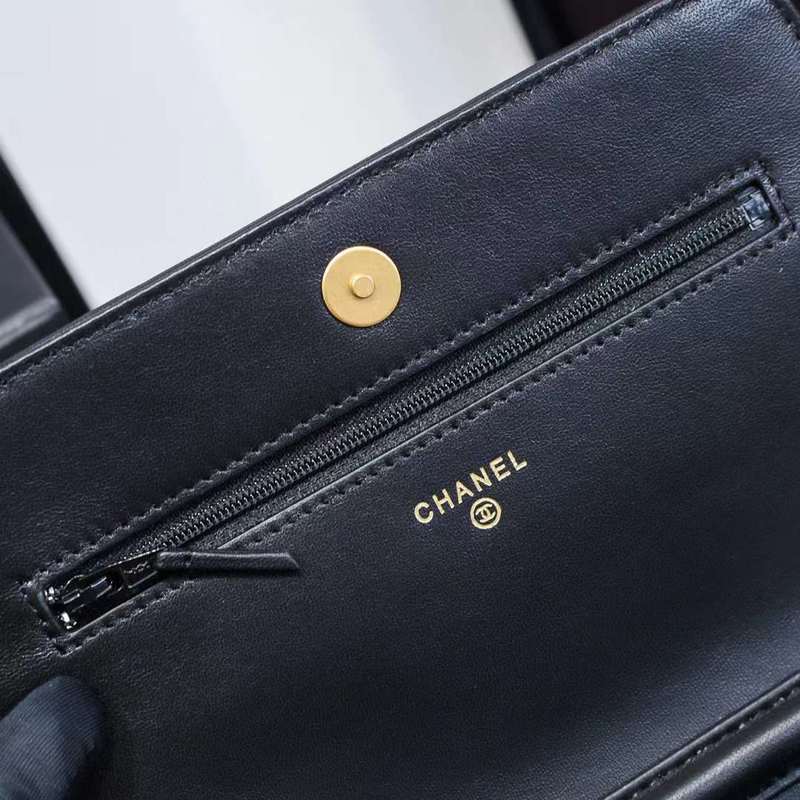 Zivas Charm Refined Everyday Style Fashion Handbag (Refined Practical Design) – Lifestyle Shot