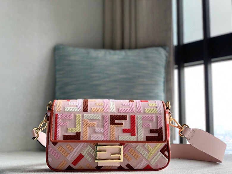 Ziva's Charm handbag – front view (27cm*6cm*15cm)