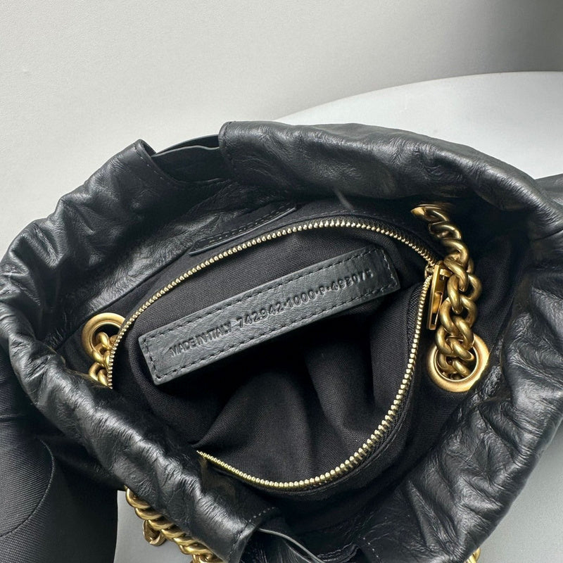 Zivas Charm Refined Everyday Style Statement Handbag (Designer-Inspired Craftsmanship) – Detail View