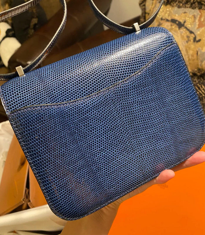  crossbody bag interior and compartment view