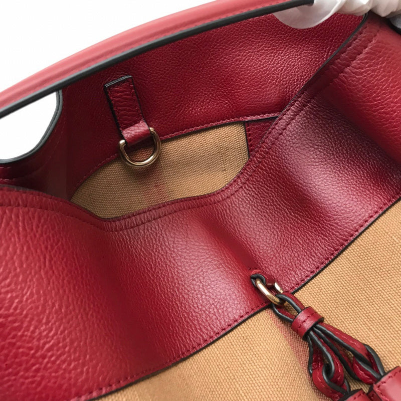 Ziva's Charm handbag – close-up view (one versatile size)