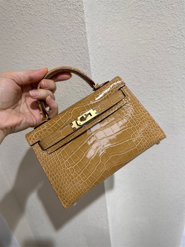  Modern everyday bag front view 13
