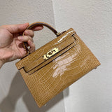  Modern everyday bag front view 13