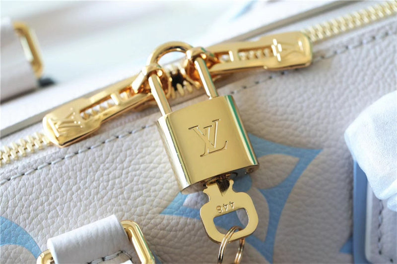  top-handle bag close-up of hardware and finish 17