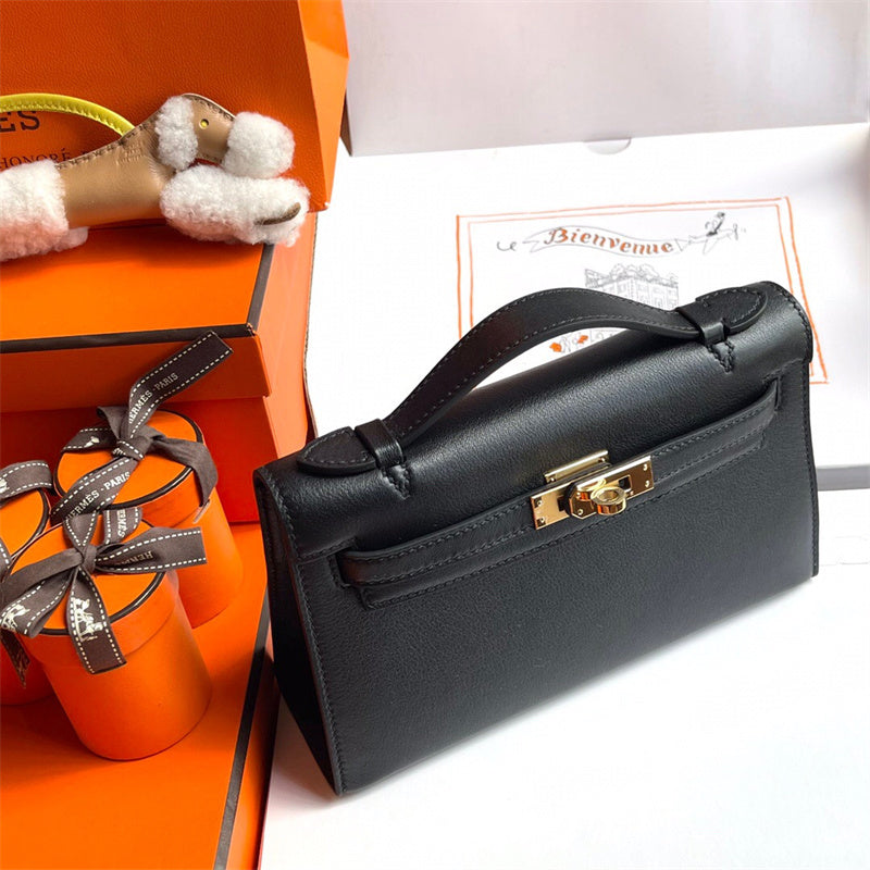  Sophisticated shoulder bag carried on shoulder 40