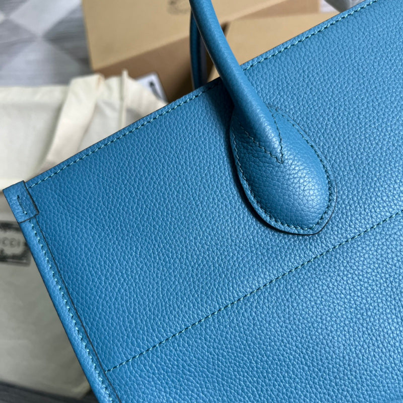 Handle and strap detail of premium statement women's handbag – women's luxury accessory