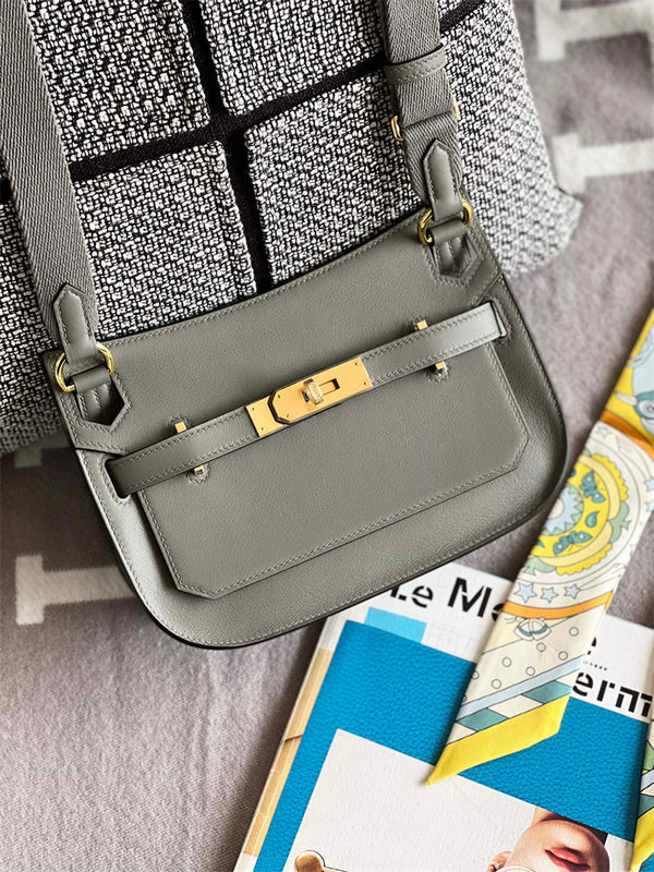  shoulder bag interior and compartment view 27