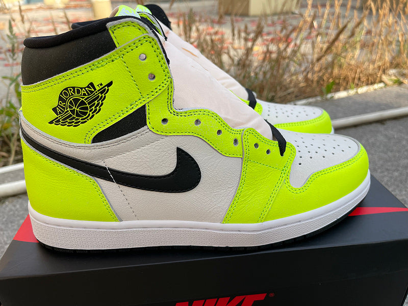Nike Men's & Women's Premium Athletic Sneakers — Style 235 interior view