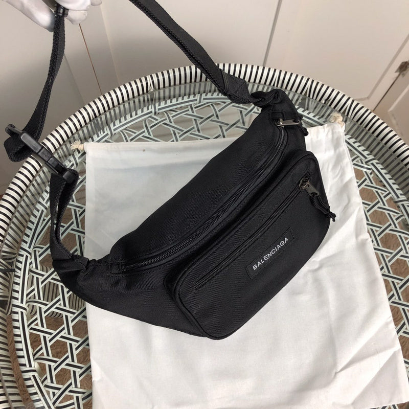 Handle and strap detail of statement polished women's handbag – women's everyday handbag