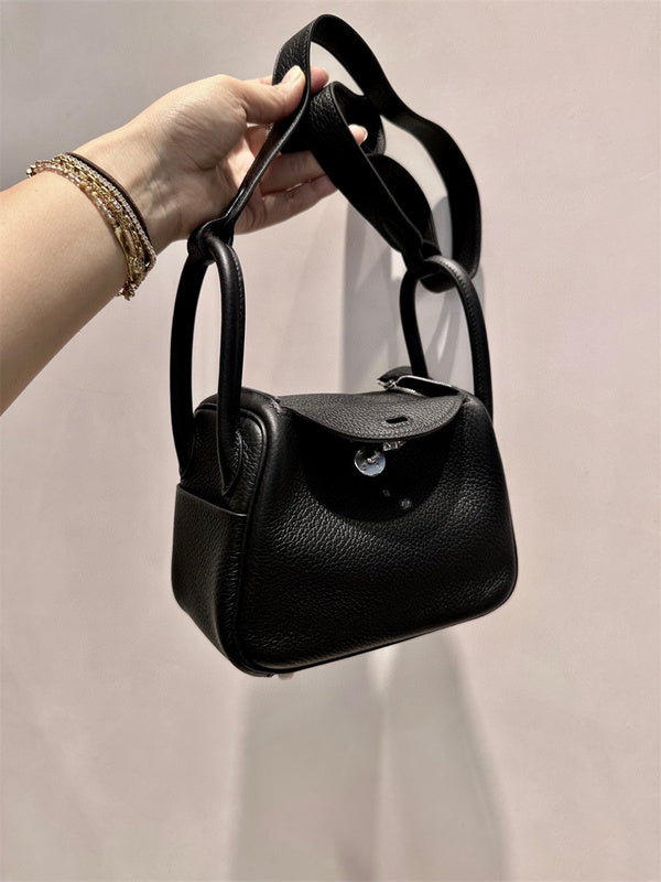  Sophisticated tote bag front view 7