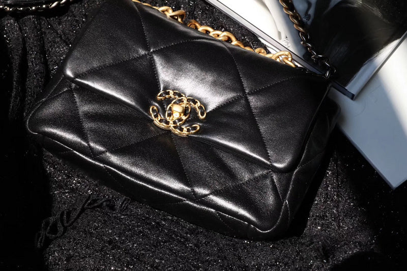 Zivas Charm Elevated Essentials Designer Handbag (Designer-Inspired Craftsmanship) – Close-Up Detail