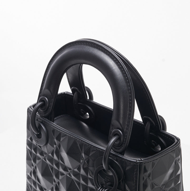 Close-up detail of classic everyday-luxe women's handbag – women's premium purse