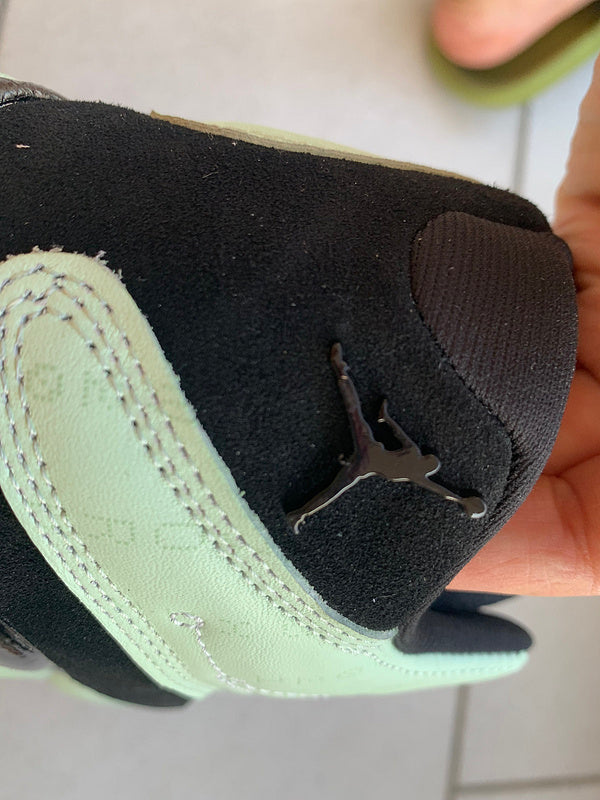 Nike Men's & Women's Designer Lifestyle Shoes — Style 224 back view
