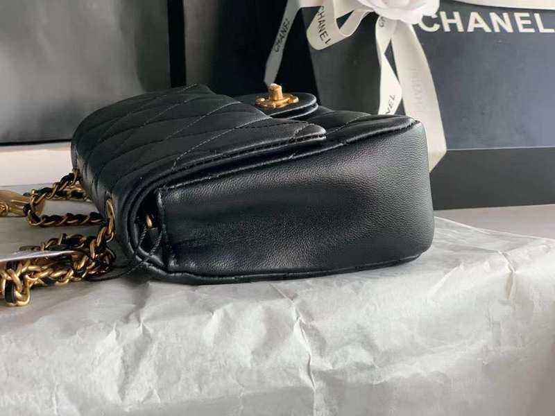 Zivas Charm Contemporary Flair Everyday Handbag (Everyday Luxury Essential) – Close-Up Detail