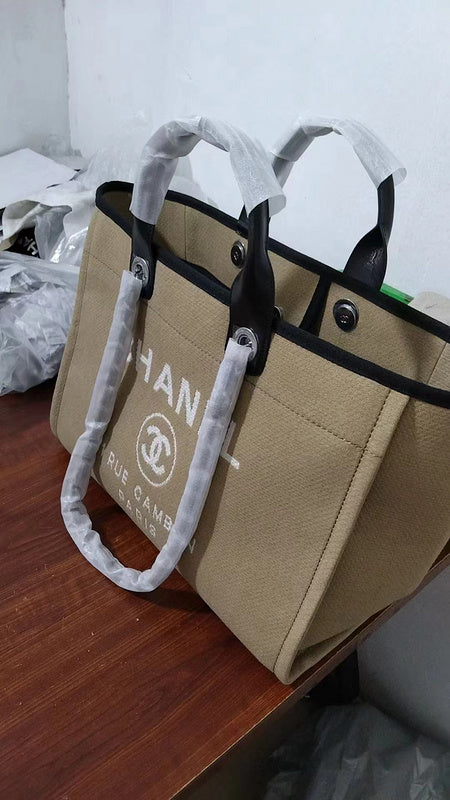 Zivas Charm Streamlined Design Everyday Handbag (Premium Everyday Carry) – Angled View
