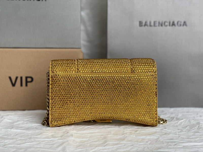 Zivas Charm Modern Edge Statement Handbag (Everyday Luxury Essential) – Lifestyle Shot