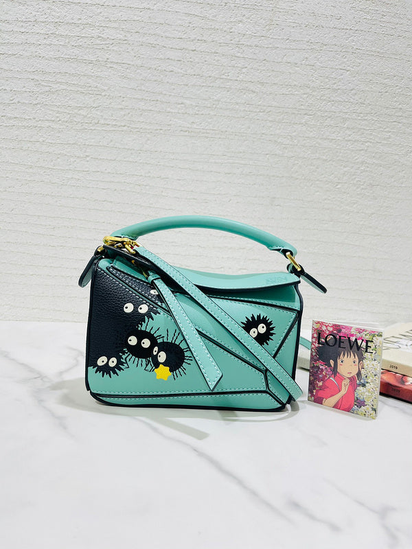 Ziva's Charm handbag – front view (18cm*11cm*7.5cm)