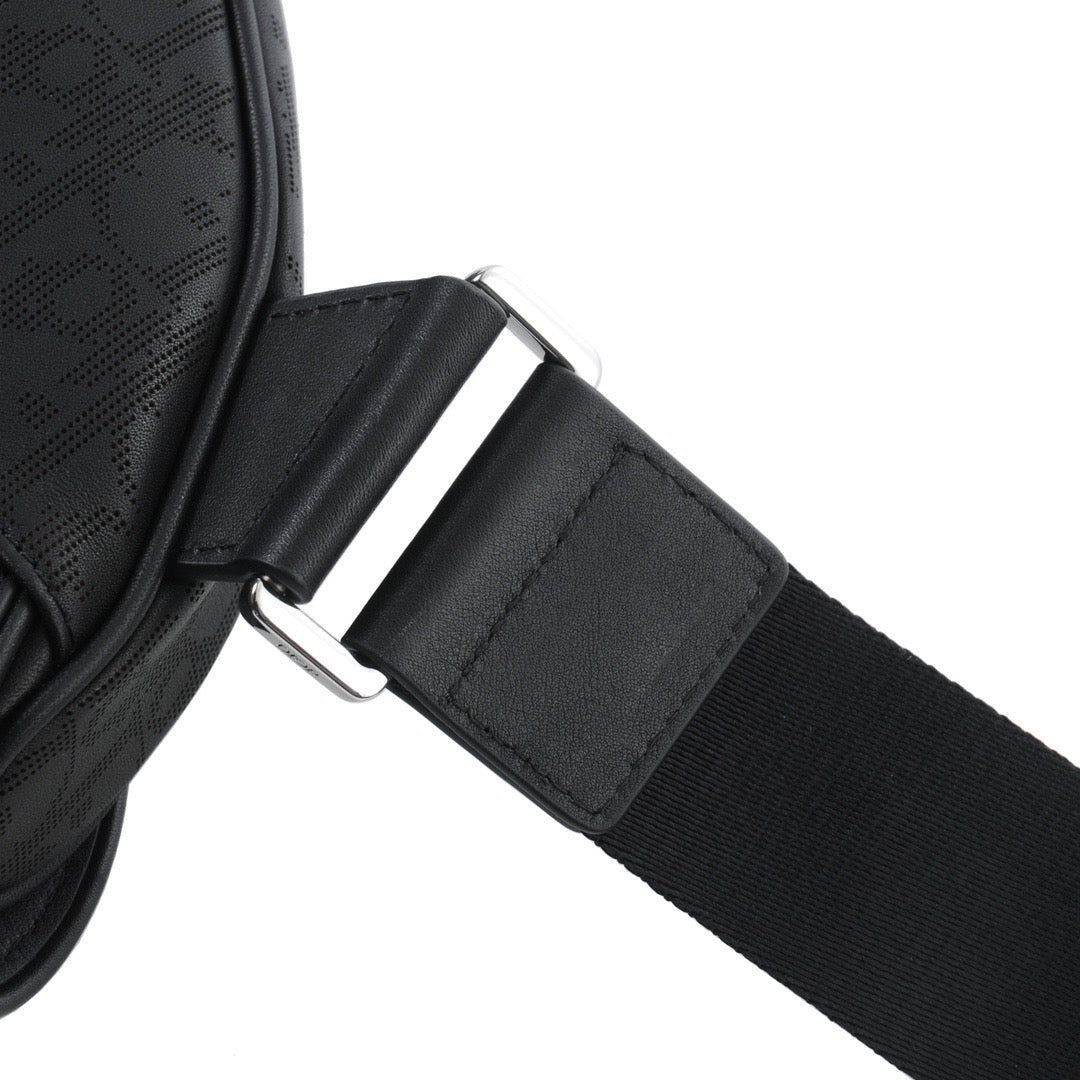 Christian Dior Saddle Bag detail shot – designer craftsmanship and quality