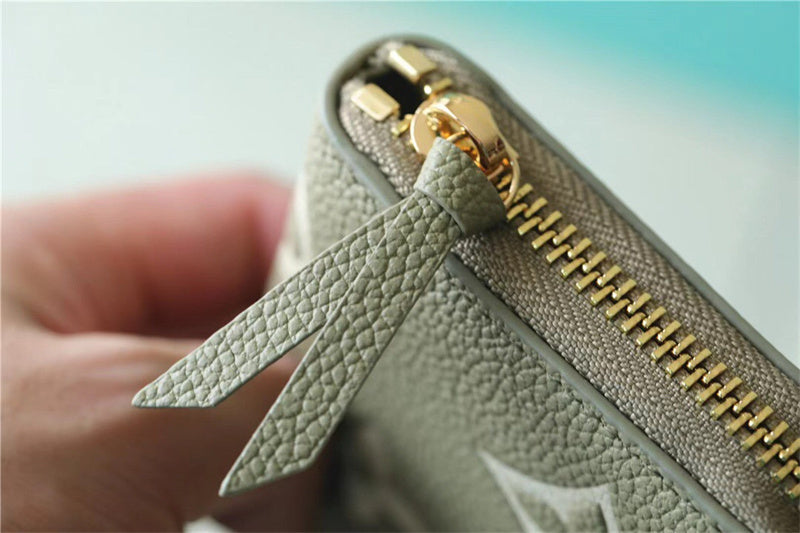  crossbody bag close-up of hardware and finish