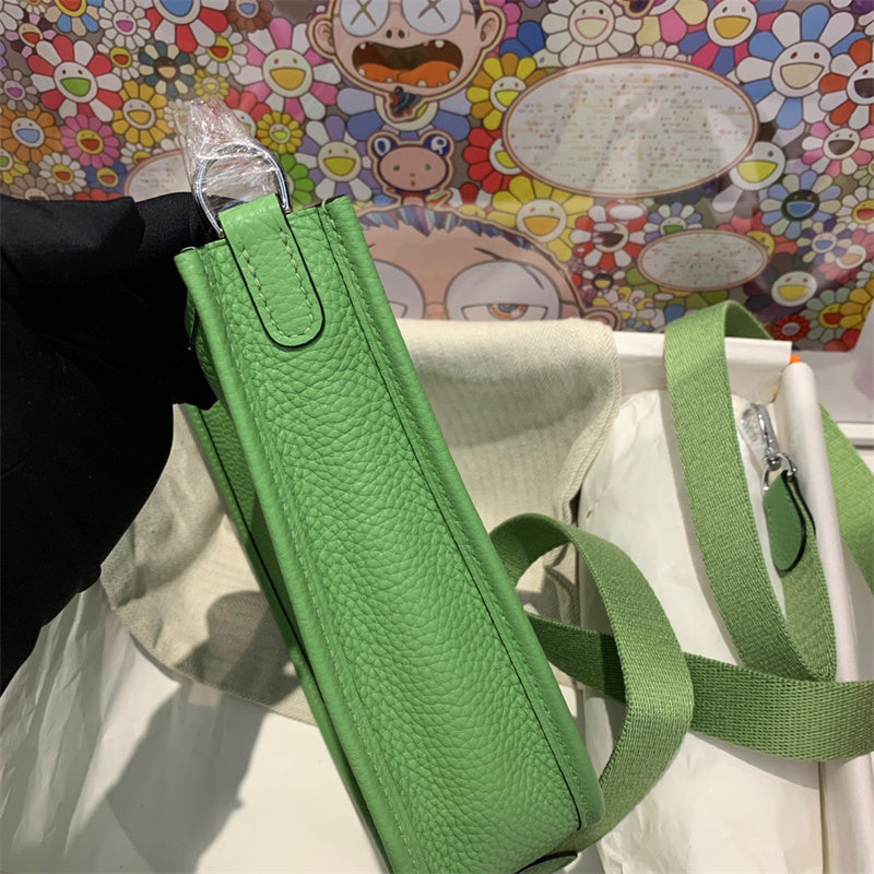  shoulder bag interior and compartment view