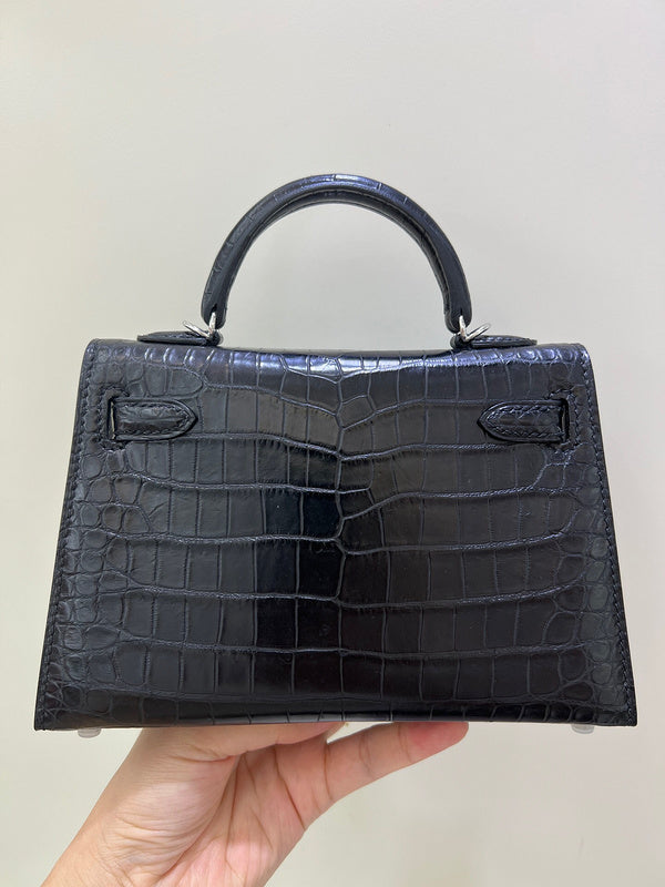 Graceful handbag styled for everyday wear