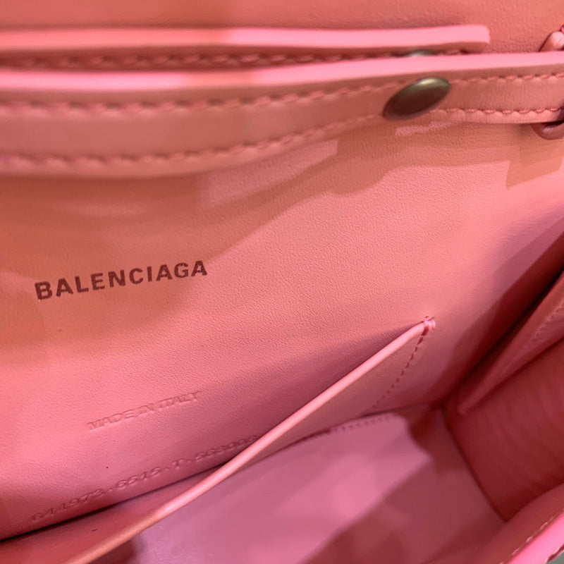 Sleek Premium PU Leather Handbag - Polished Finish | Women's Everyday Carry Handbag #462 - texture close-up (image 9) of designer-inspired handbag