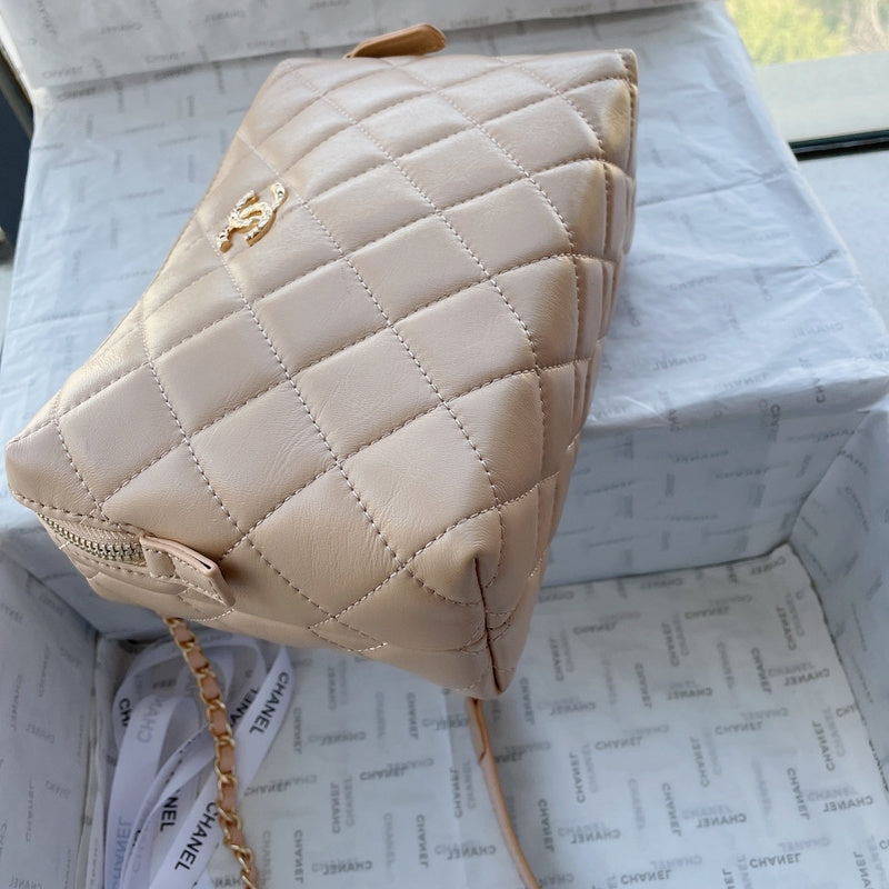  women's handbag, mid design, view 3