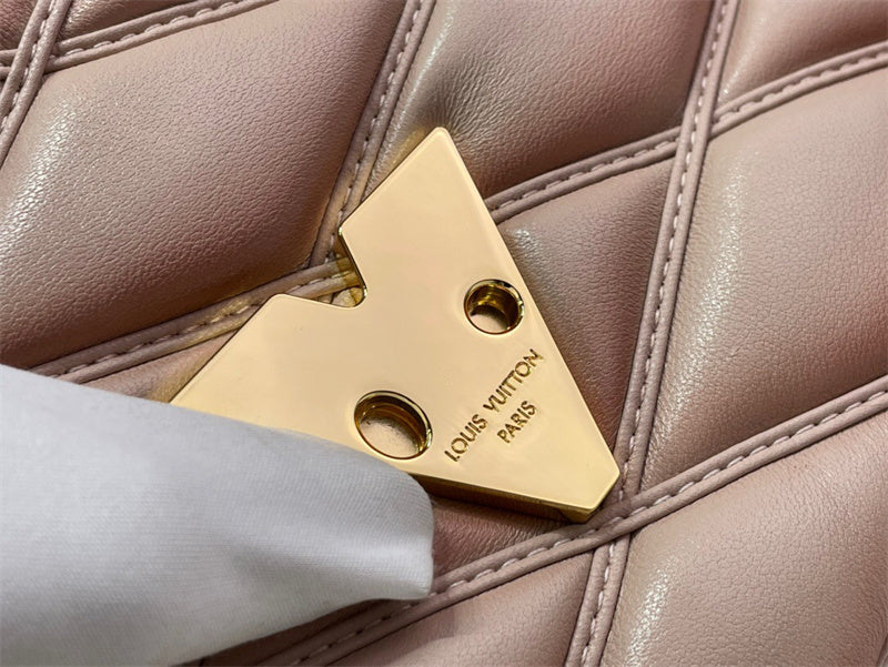  sleek carryall bag detail view showing craftsmanship 20