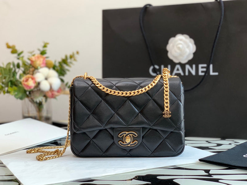  women's handbag, versatile design, view 1