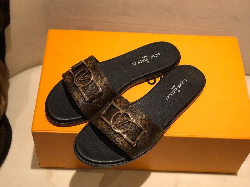 Full silhouette view of Louis Vuitton luxury piece style No.079