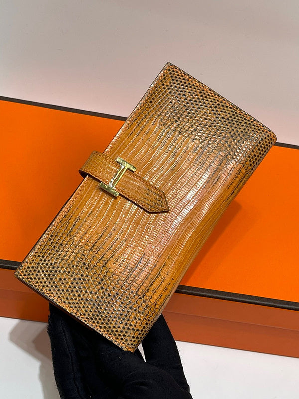 Close-up detail of effortless bag design