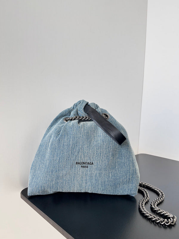 Zivas Charm Refined Structure Statement Handbag (Signature Shape & Finish) – Full Silhouette