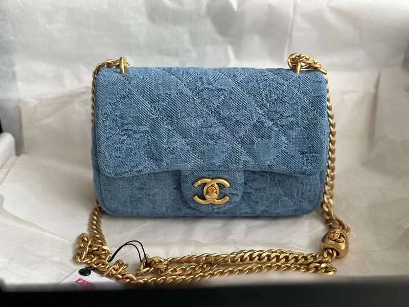 Zivas Charm Effortless Sophistication Luxury Handbag (Elevated Accessory Essential) – Detail View