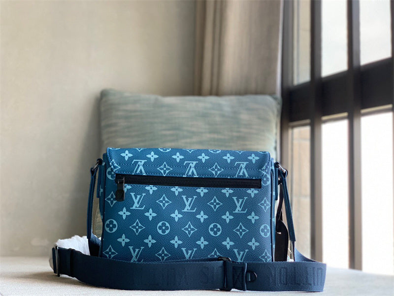  Elegant everyday bag carried on shoulder
