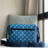  Elegant everyday bag carried on shoulder