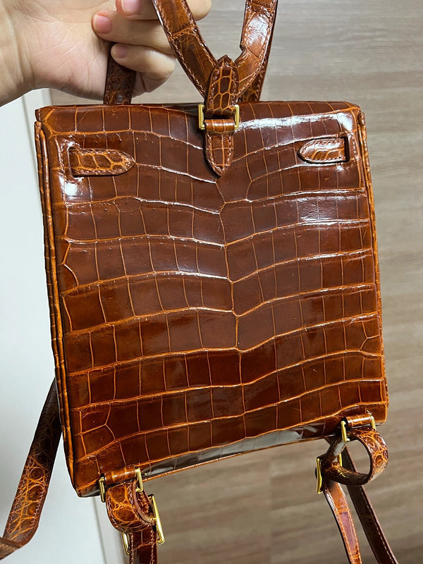 Sculpted handbag styled for everyday wear