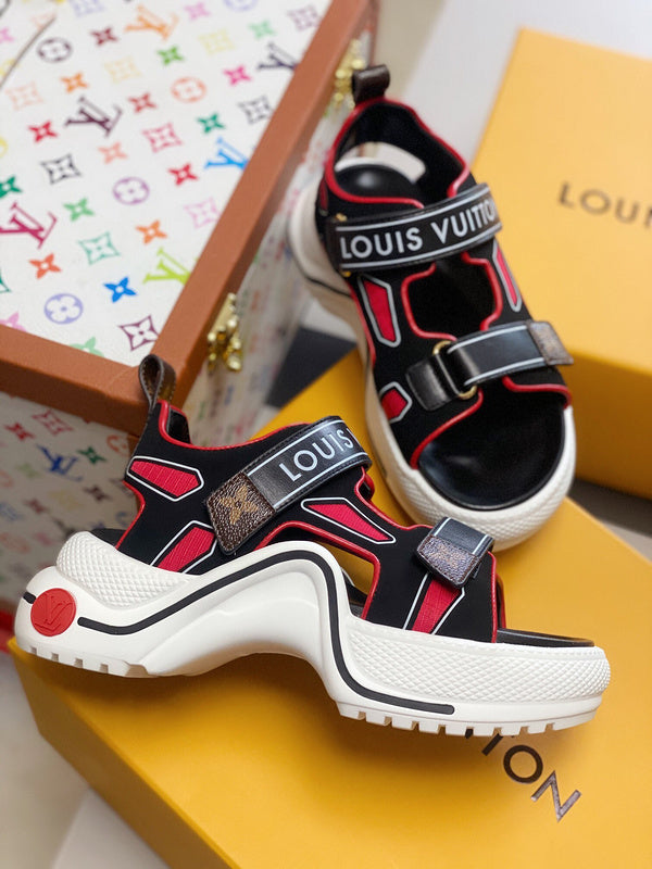 Styling view of Louis Vuitton luxury piece style No.114