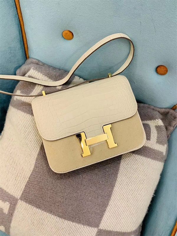  handbag interior and compartment view 15