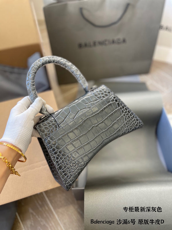 Ziva's Charm handbag – interior view (one versatile size)