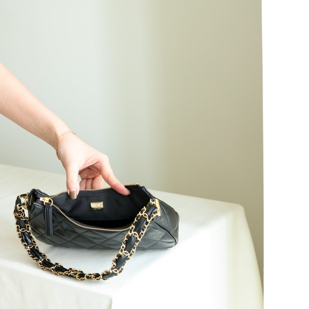 Chanel 23K Hobo Bag detail shot – authentic designer craftsmanship