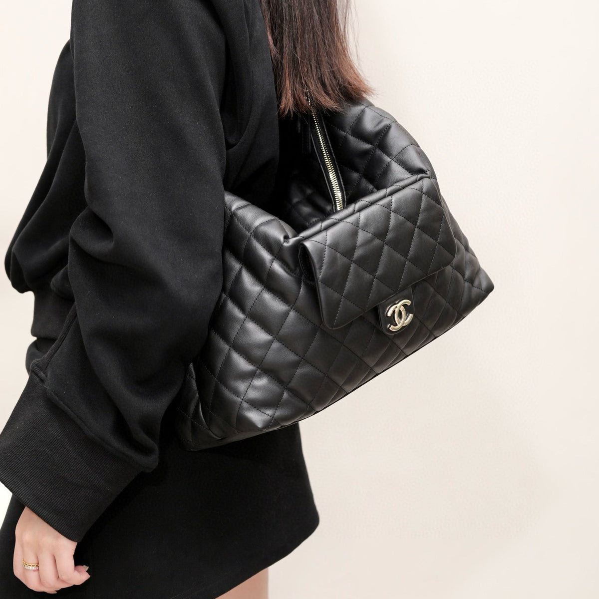 Chanel 23B Maxi Hobo Bag – luxury designer bag at Bellvora