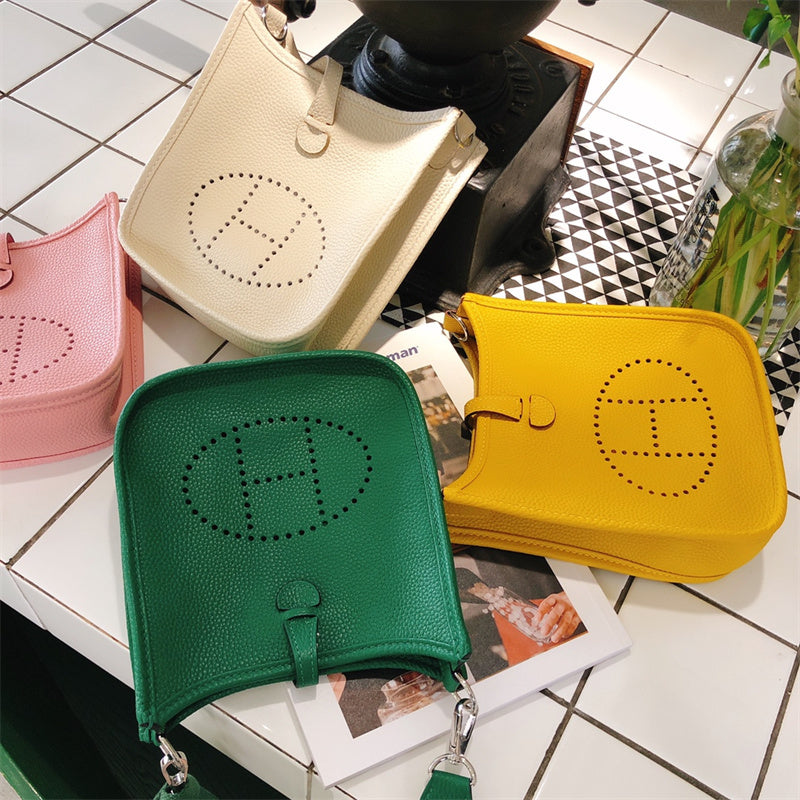  shopper bag interior and compartment view 9