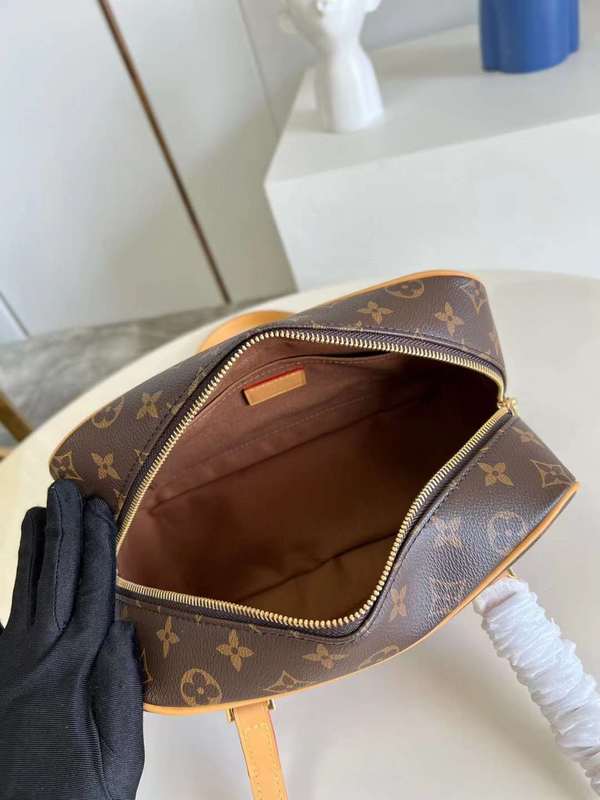 Front view of signature everyday-luxe women's handbag – women's everyday handbag