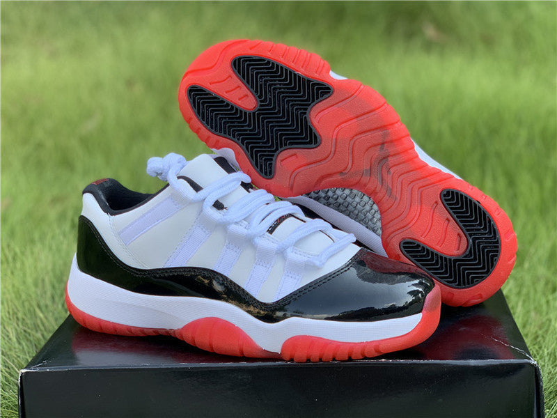 Nike classic monochrome luxury sneakers view 5 retro runner design