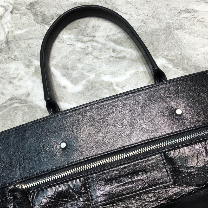 Bold Premium PU Leather Handbag - Chic Everyday Appeal | Women's Everyday Carry Handbag #976 - texture close-up (image 9) of designer-inspired handbag